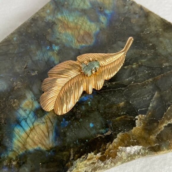 VTG 2" Gold Tone Leaf Caged Green Nephrite Jade Natural Stone Brooch Floral - Picture 5 of 12